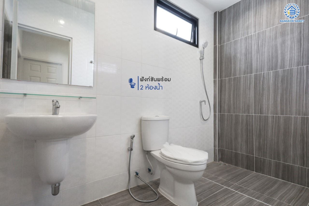 บ้านมือสองตกแต่งใหม่ ม.บัวทองธานีพาร์ค กาญจนาฯ-บางบัวทอง ทาวน์เฮ้าส์หลังใหญ่ เนื้อที่ 19.5 ตร.ว. ฟังก์ชันระดับบ้านเดี่ยว 3 ห้องนอน 2 ห้องน้ำ 1 ที่จอดรถ พร้อมเข้าอยู่ บนทำเลเดินทางสะดวก เข้า-ออกได้ทั้ง ถ.กาญจนาฯ และ ถ. บางกรวย-ไทรน้อย ใกล้ทางด่วน, เซ็นทรัลเวสต์เกต และรถไฟฟ้าสายสีม่วง "สถานีคลองบางไผ่"…